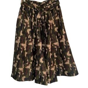 Express Camouflage Skirt Womens Size M Flared Full Skirt Pockets Pull On